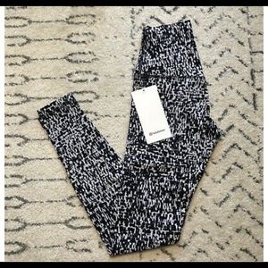 LULULEMON SIZE 4 aligns